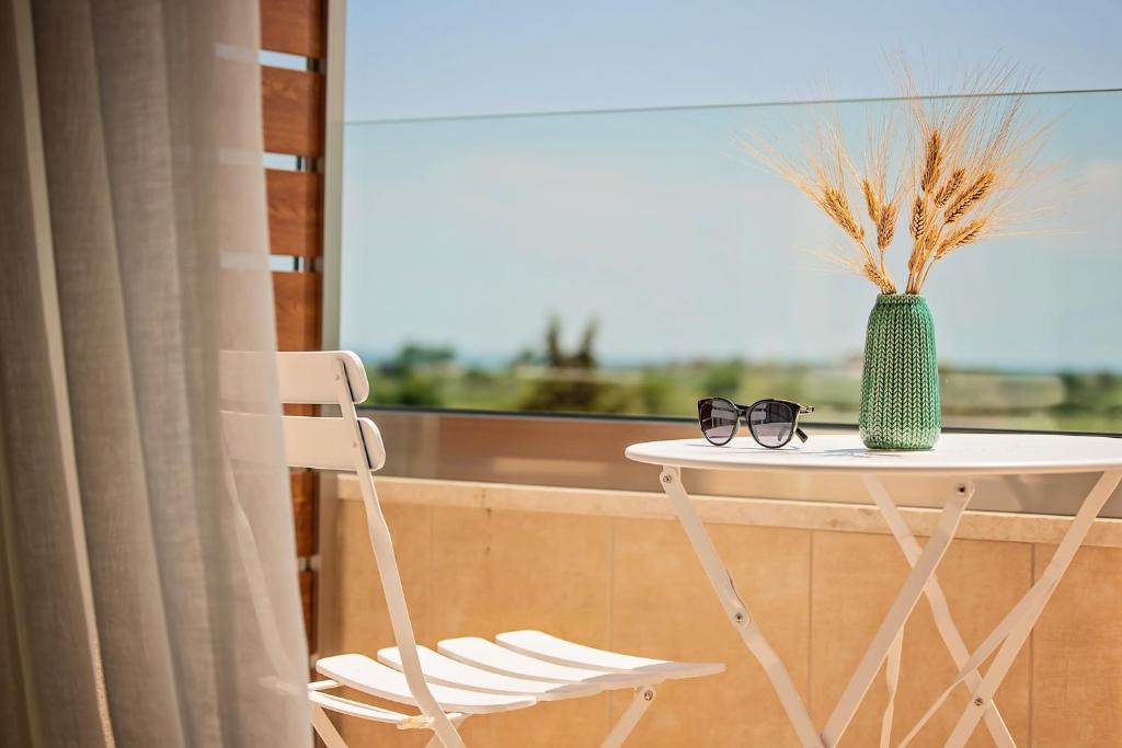Balkón nebo terasa v ubytování Mythic Summer Hotel