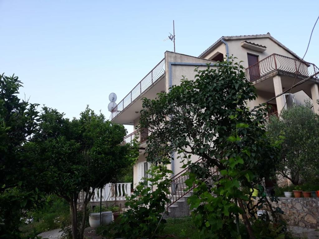 Budova, kde se apartmán nachází