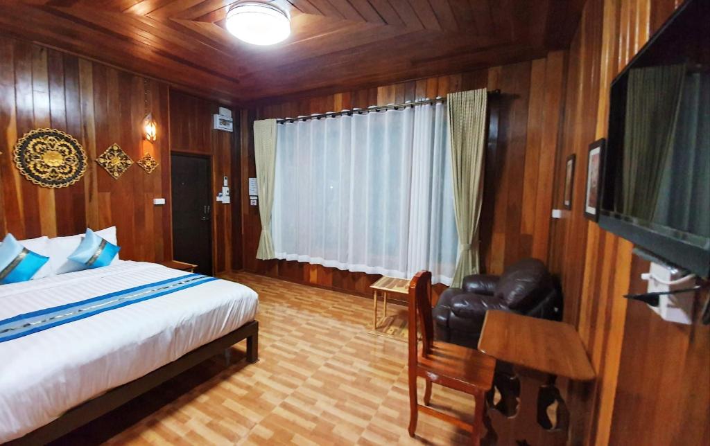 Postel nebo postele na pokoji v ubytování The Nature Resort Sukhothai