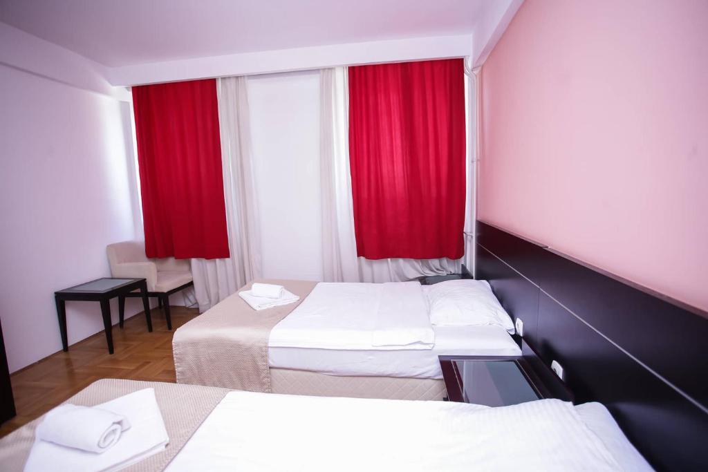 Postel nebo postele na pokoji v ubytování Hotel Beograd - Yu