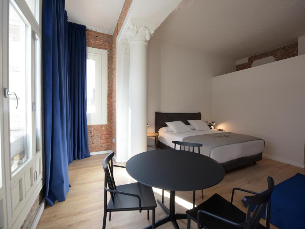 Postel nebo postele na pokoji v ubytování room00 Gran Vía Hostel
