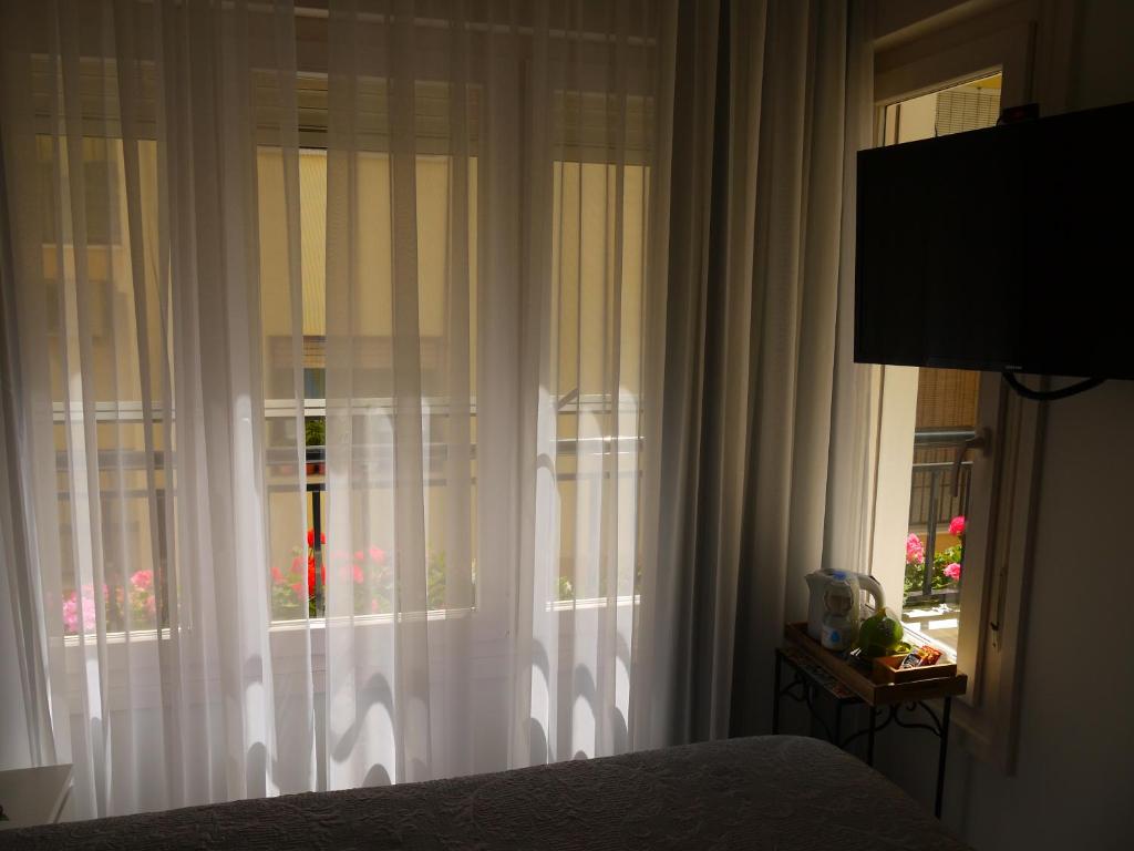 Телевизор и/или развлекательный центр в Hotel Maravillas del Mundo