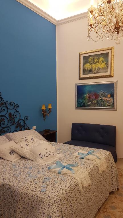 Rúm í herbergi á Amanda's Suite