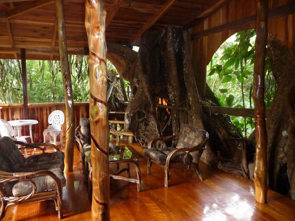 Posezení v ubytování Topos Tree House
