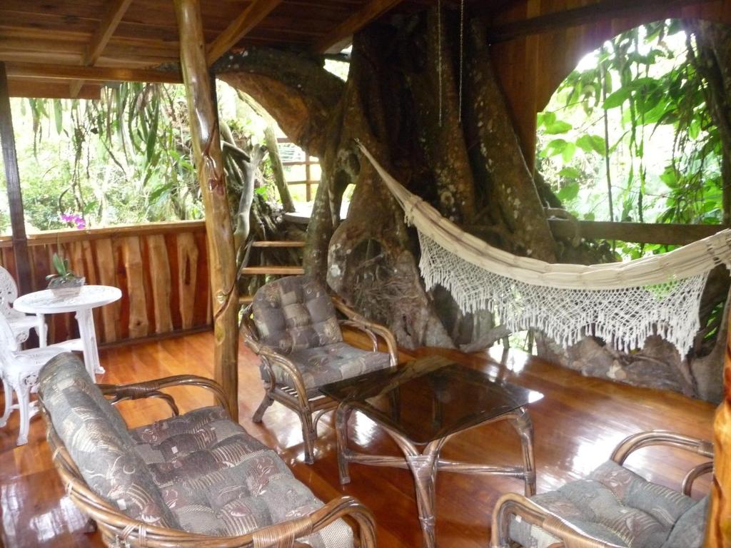 Posezení v ubytování Topos Tree House