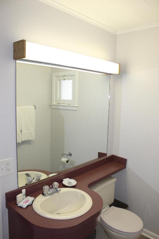 Koupelna v ubytování Admiral Motel