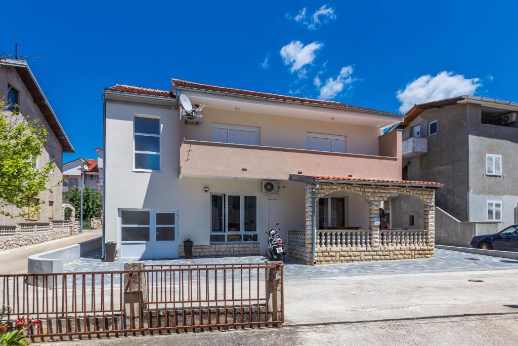 Budova, v ktorej sa apartmán nachádza