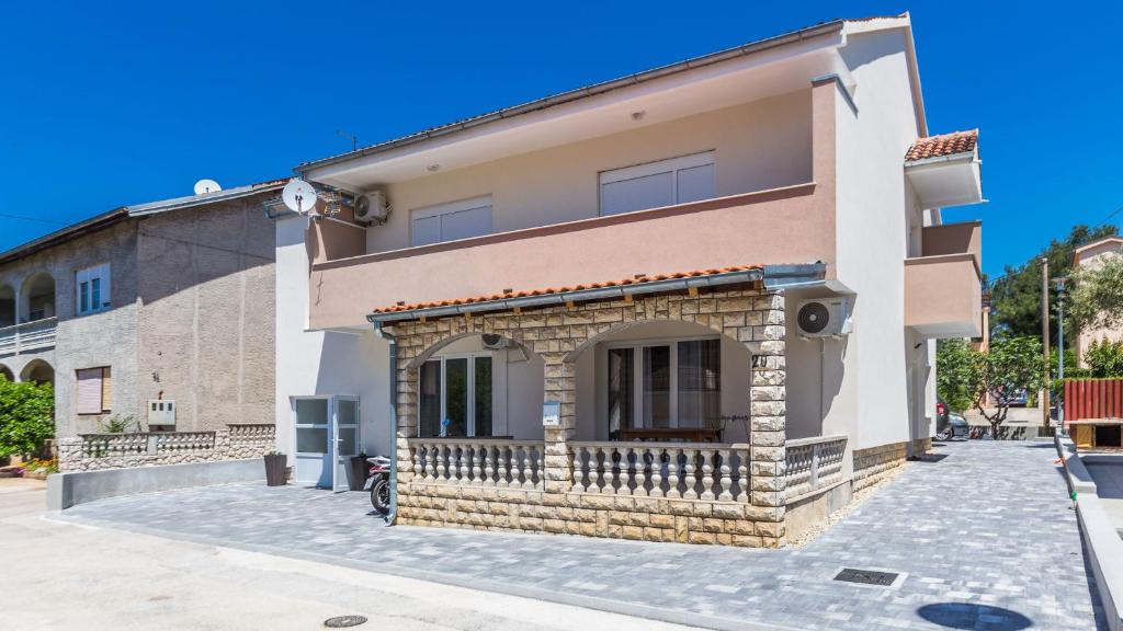 Budova, v ktorej sa apartmán nachádza