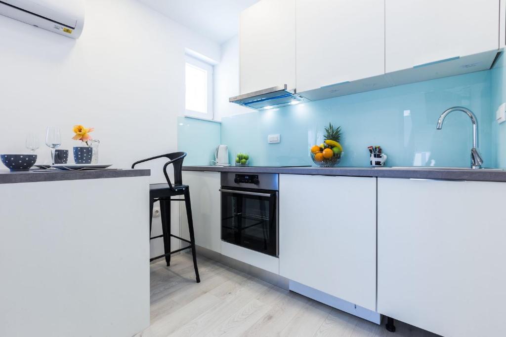 Kuchyňa alebo kuchynka v ubytovaní 2sis apartments