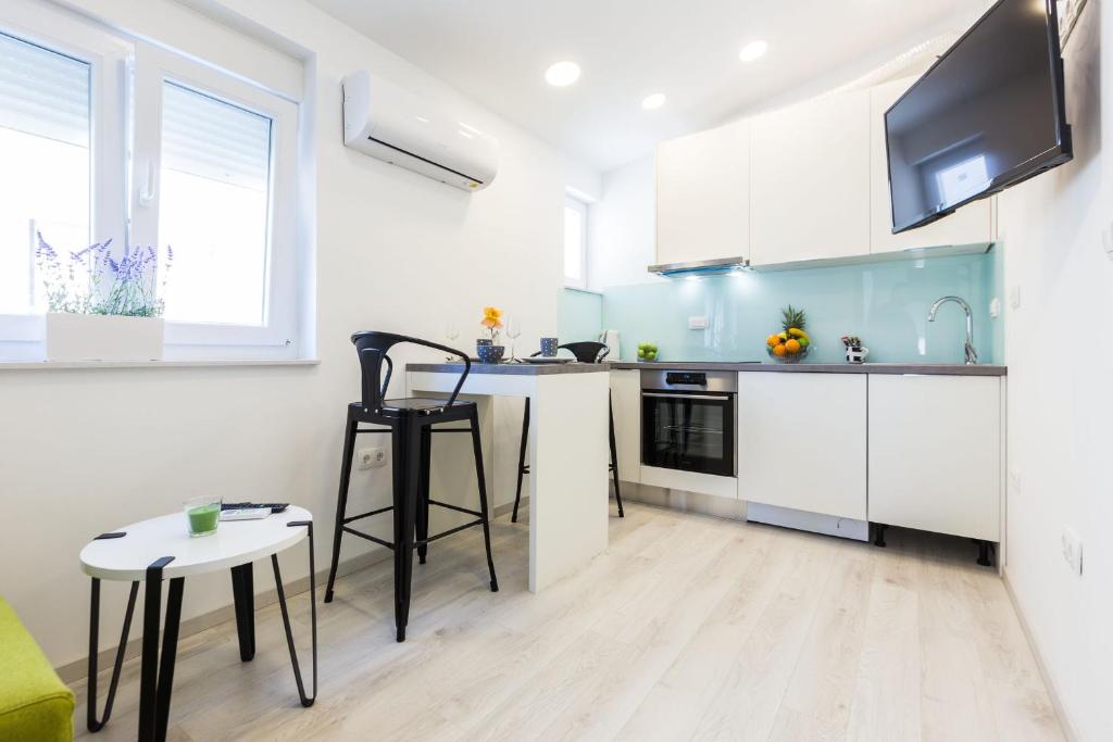 Kuchyňa alebo kuchynka v ubytovaní 2sis apartments