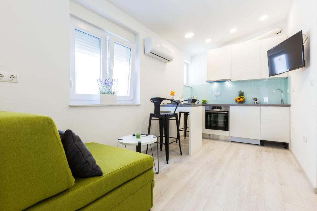 Kuchyňa alebo kuchynka v ubytovaní 2sis apartments