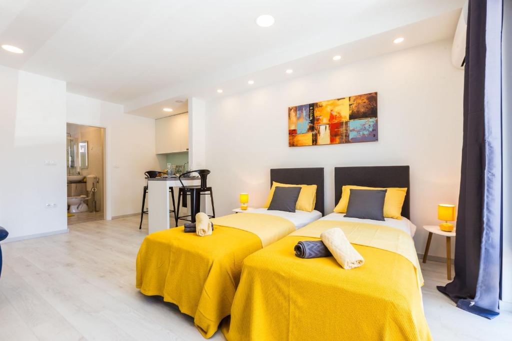 Posteľ alebo postele v izbe v ubytovaní 2sis apartments