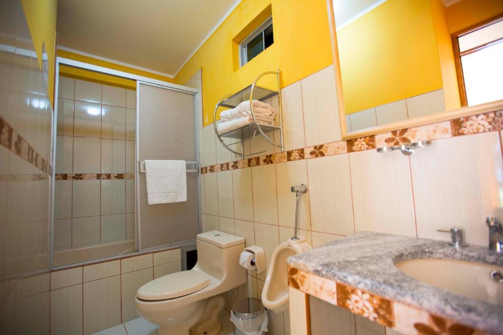 Koupelna v ubytování Morales Guest House