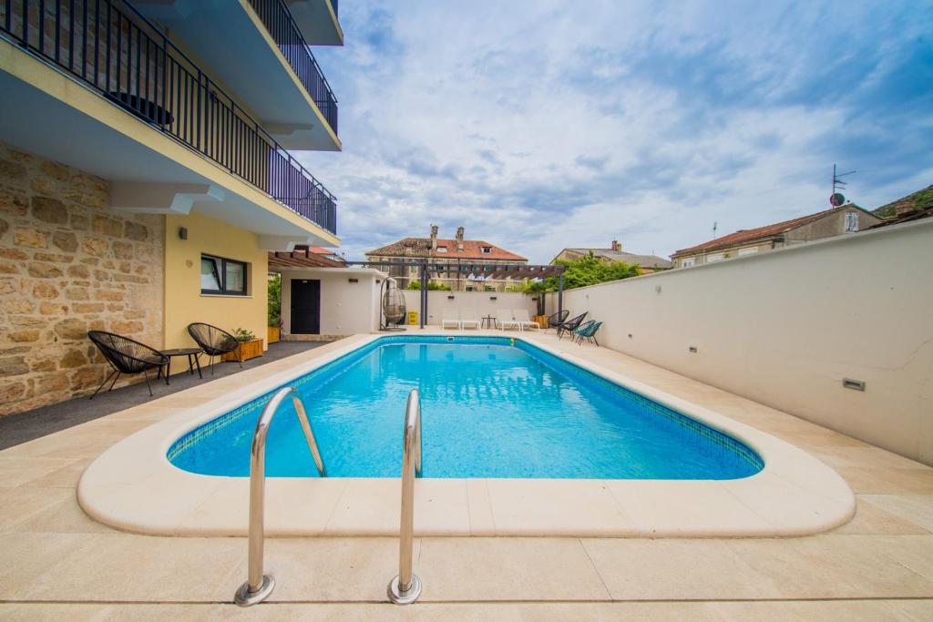 Bazén v ubytovaní Bella Vista Suites alebo v jeho blízkosti