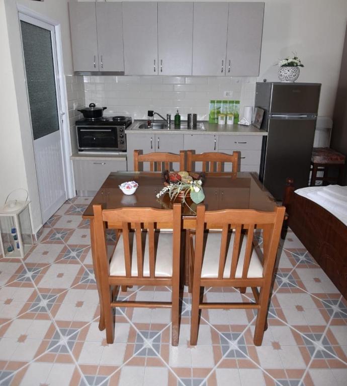 Valis Studio - 100m from the beach - Image 7