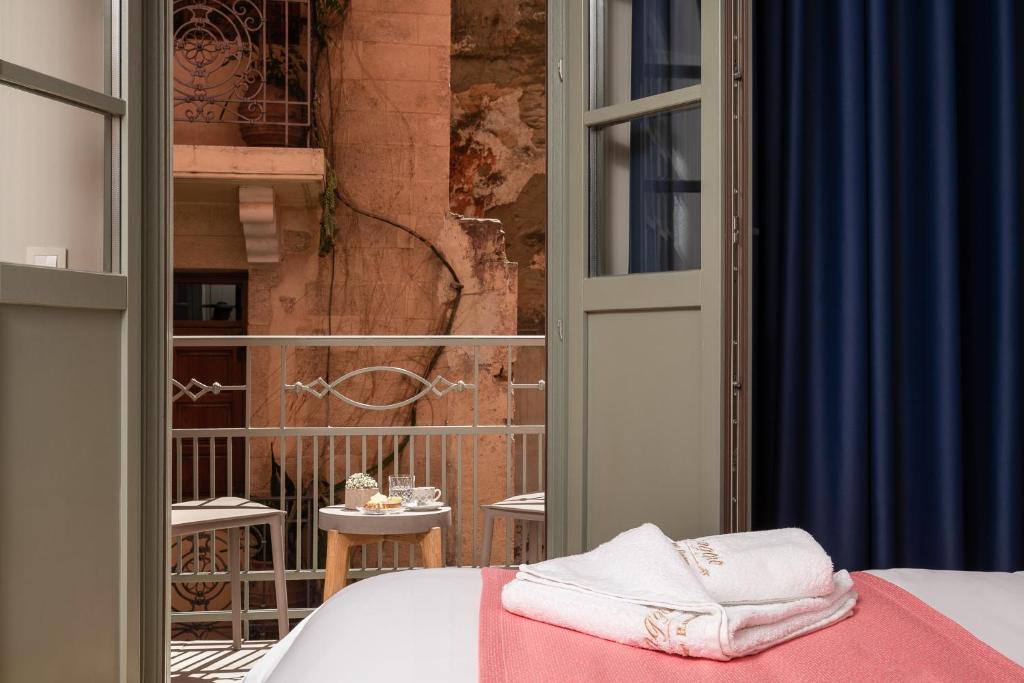 Viaggio Elegant Rooms - 18