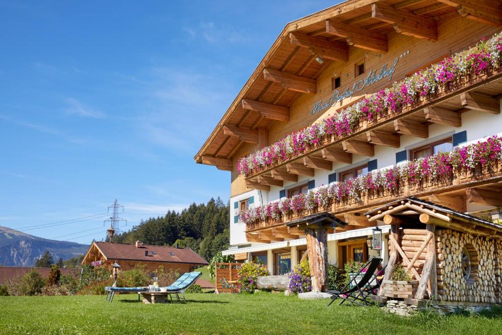 Nespecifikovaný výhled na hory nebo výhled na hory při pohledu z hotelu
