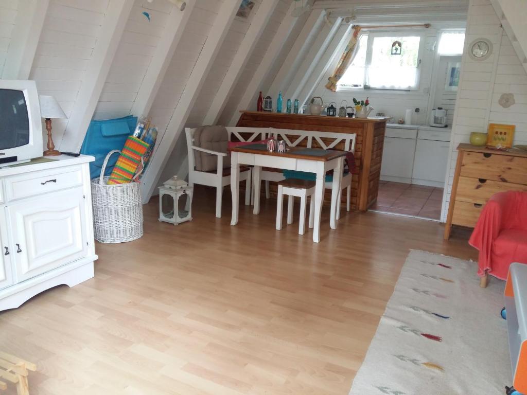 Kuchyňa alebo kuchynka v ubytovaní Domek letniskowy Pirat