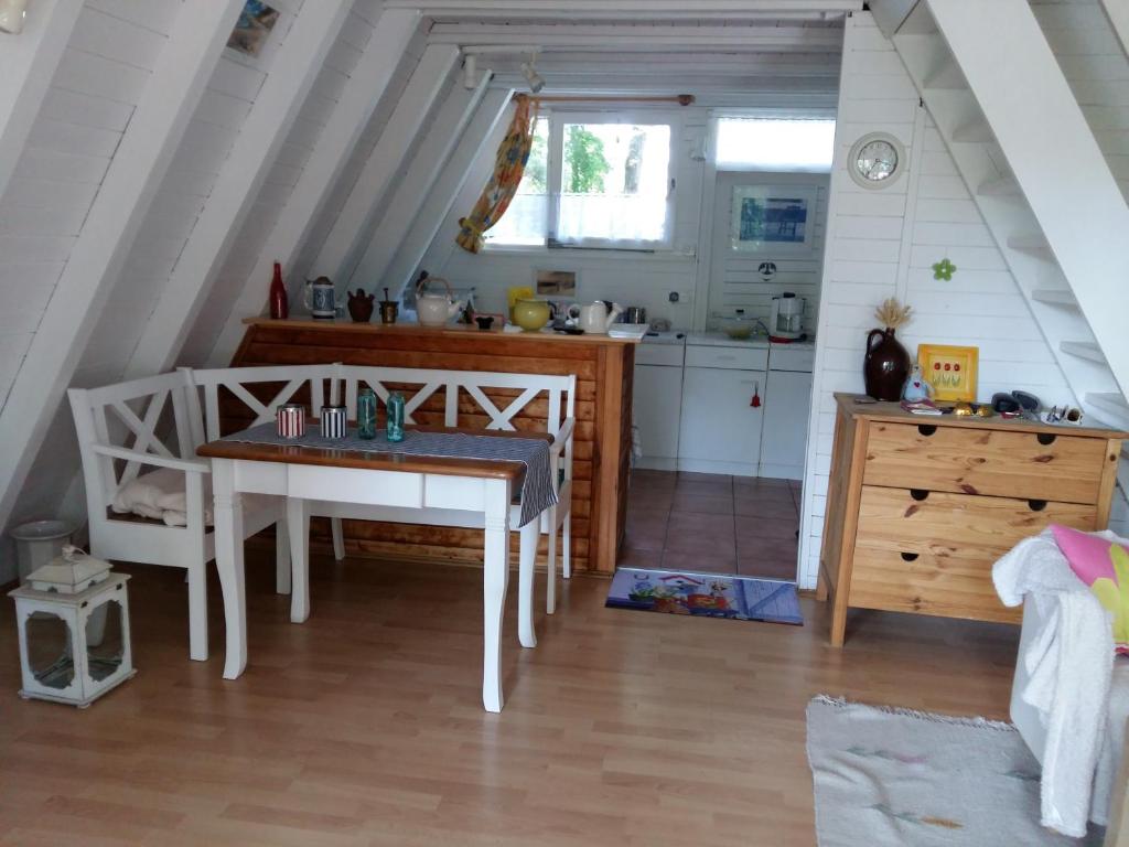 Kuchyňa alebo kuchynka v ubytovaní Domek letniskowy Pirat