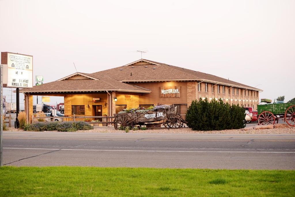 a building with a horse and buggy in front of it at Western Inn in Tremonton