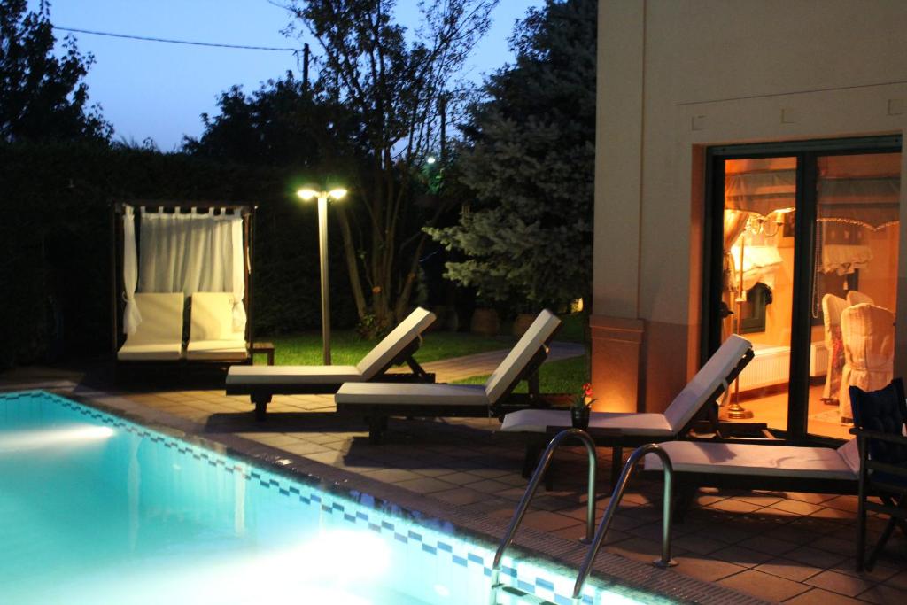 Bazén v ubytování 4-seasons pool villa near Meteora nebo v jeho okolí