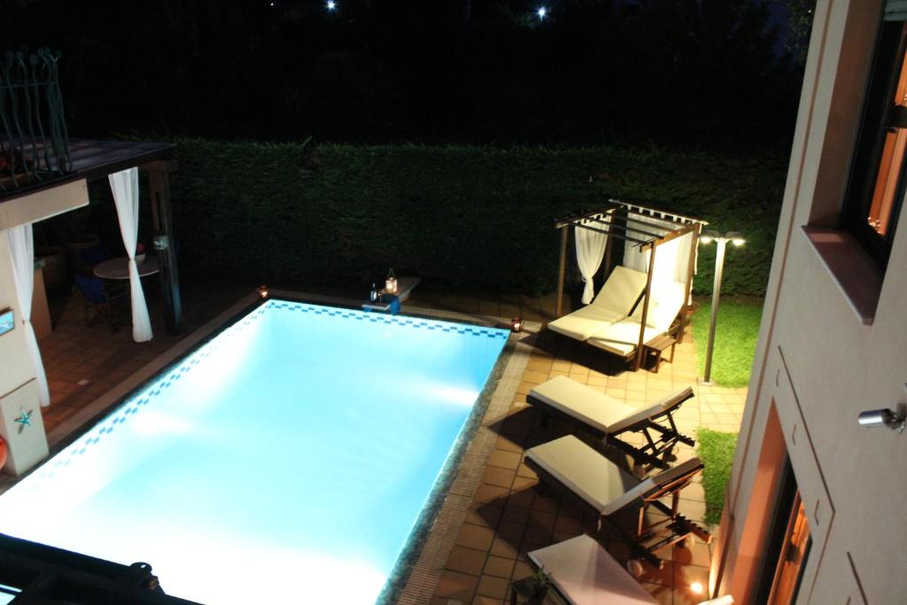 Bazén v ubytování 4-seasons pool villa near Meteora nebo v jeho okolí