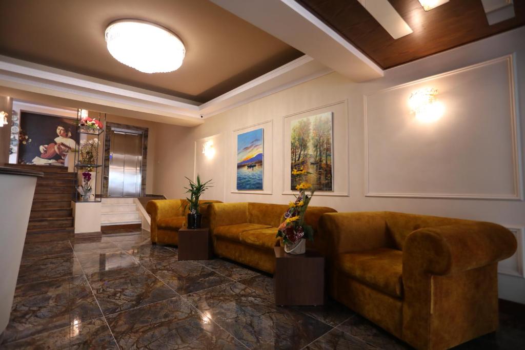 Posezení v ubytování British Hotel Pogradec