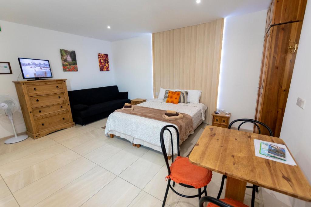 Postel nebo postele na pokoji v ubytování Estrella Lodging