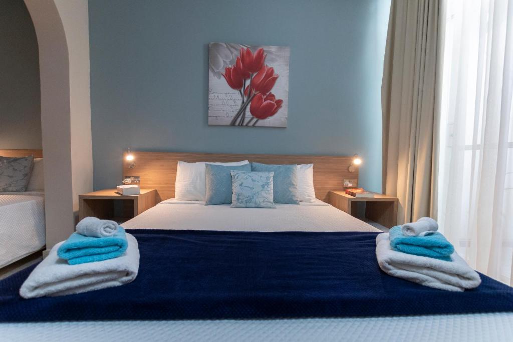 Postel nebo postele na pokoji v ubytování Estrella Lodging