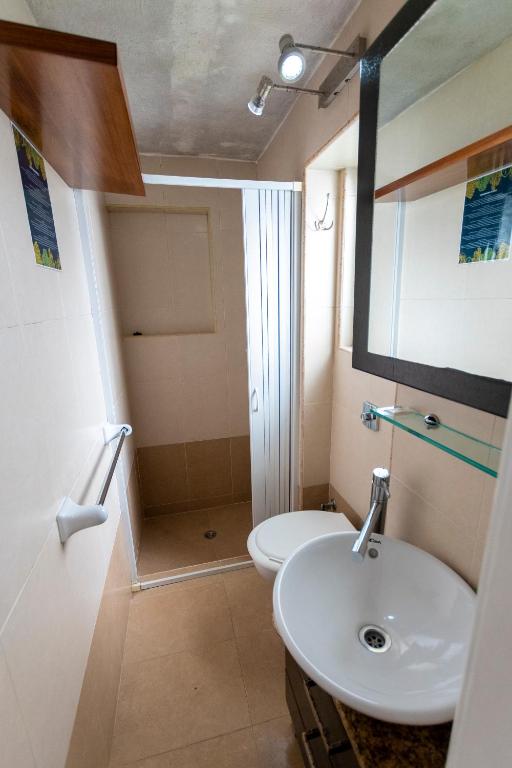 Koupelna v ubytování Estrella Lodging