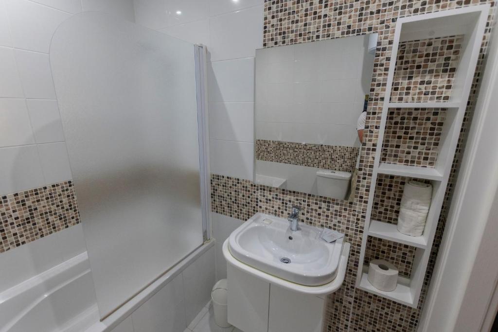 Koupelna v ubytování Estrella Lodging