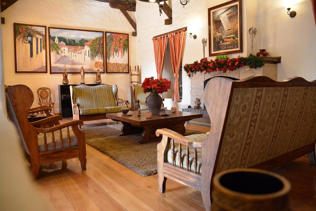 Χώρος καθιστικού στο Posada Corinto Paipa