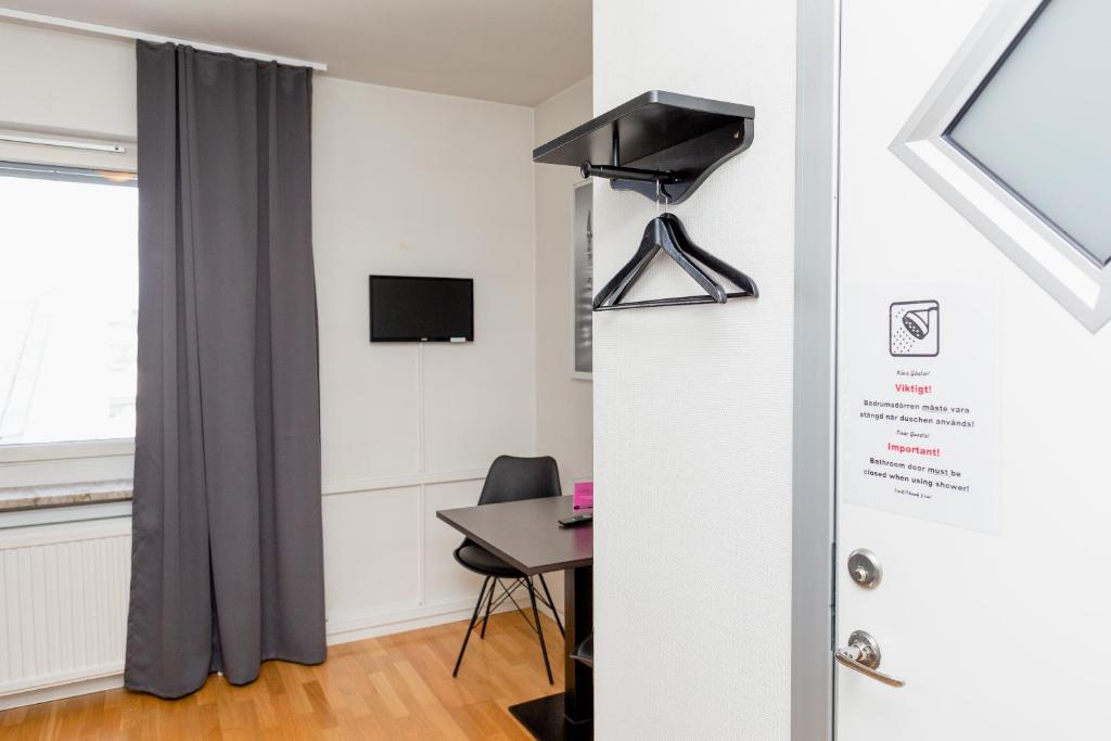 TV a/nebo společenská místnost v ubytování CarlstadCity H Boutique Hotell
