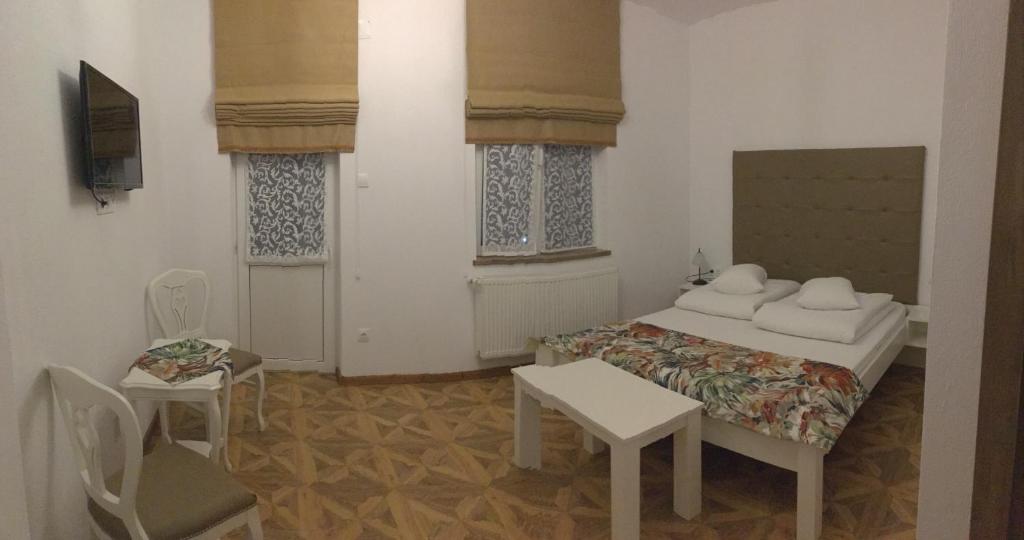 Casa Karola Ház