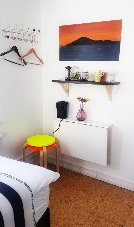 Postel nebo postele na pokoji v ubytování Refurinn Reykjavik Guesthouse