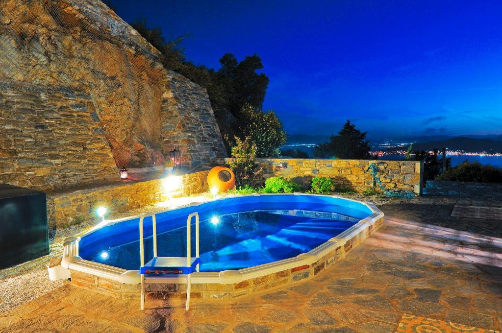ein großer Pool in einem Steingebäude in der Nacht in der Unterkunft Pelion Goddess Villas in Agios Georgios Nileias