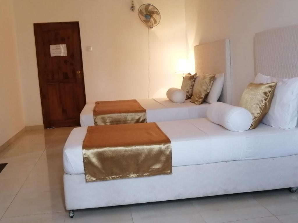 Postel nebo postele na pokoji v ubytování Kandy Highland Unique Hotel