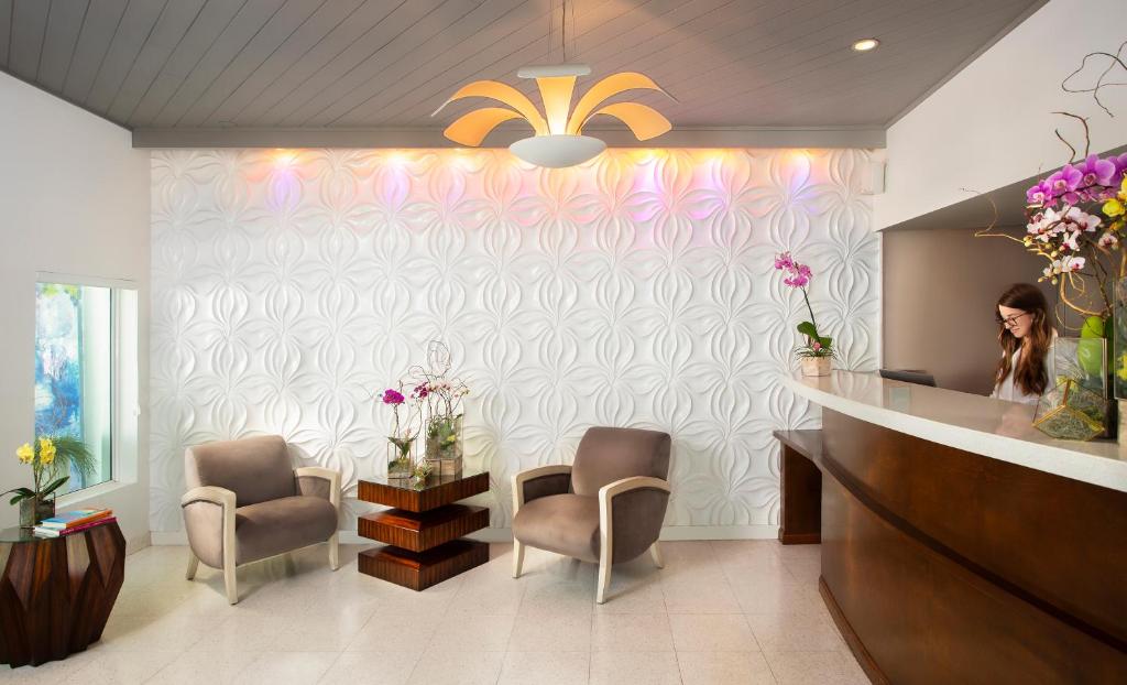 Posezení v ubytování Orchid Key Inn - Adults Only