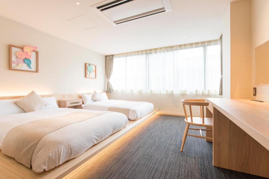 Postel nebo postele na pokoji v ubytování Hotel ZIZI Kyoto Gion