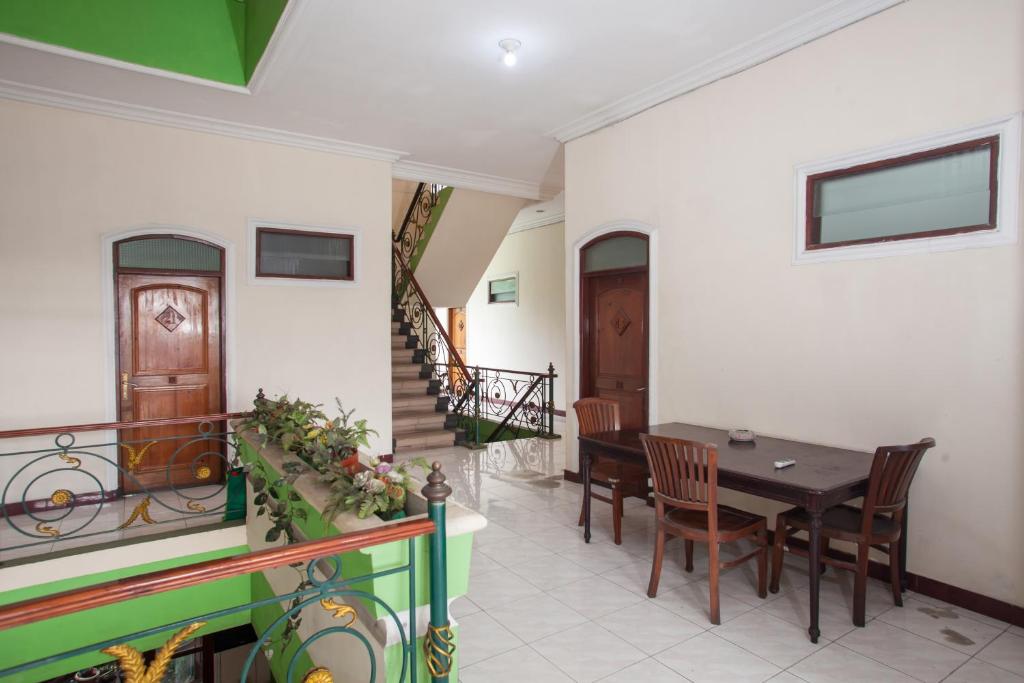 Fotografie z fotogalerie ubytování RedDoorz @ Genteng Surabaya 2 v destinaci Surabaja