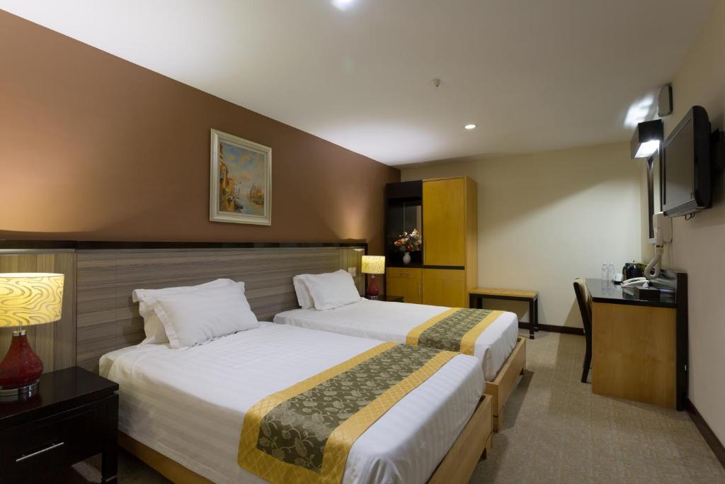 Postel nebo postele na pokoji v ubytování Hallmark View Hotel