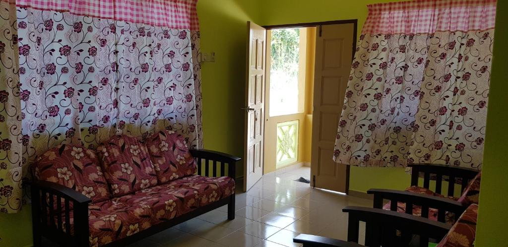 Posezení v ubytování Teratak Nipah Homestay Teluk Nipah Pangkor