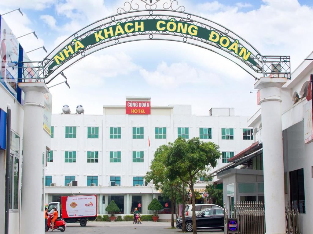 an archway in front of a white building at NK Công Đoàn Hải Dương in Hải Dương