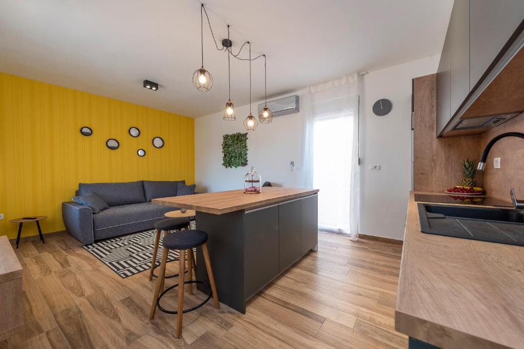 Kuchyň nebo kuchyňský kout v ubytování LUXURY APARTMENTS - LA VIR 3 & 4