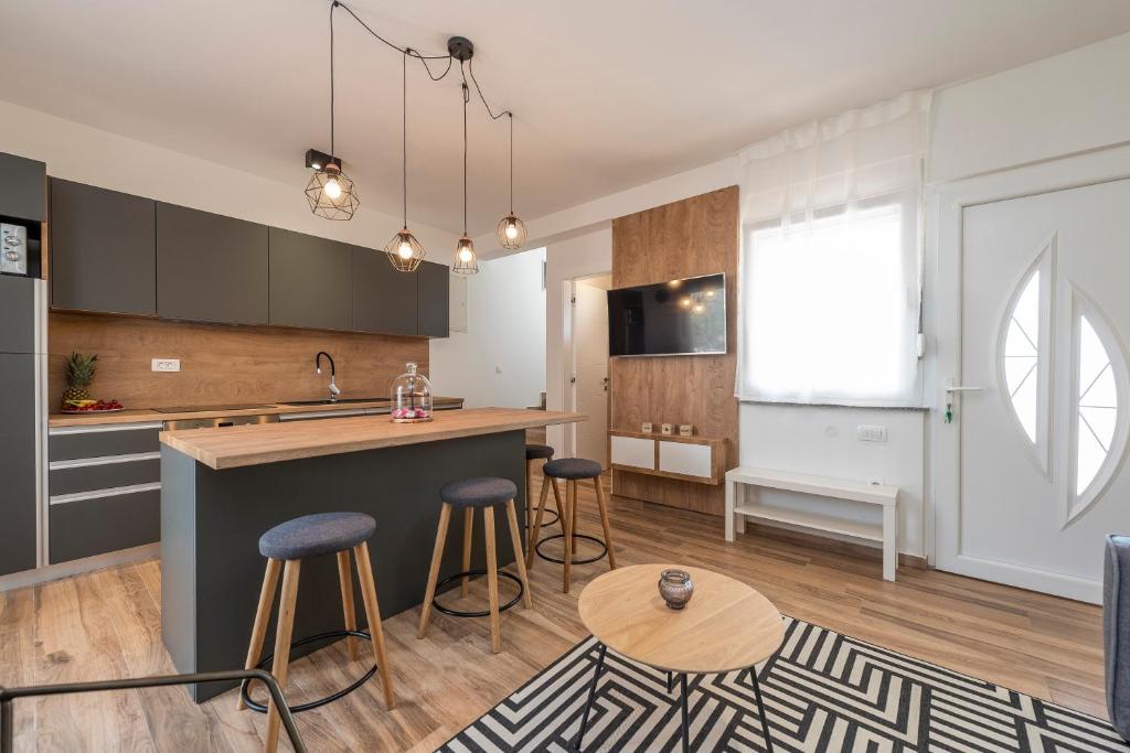 Kuchyň nebo kuchyňský kout v ubytování LUXURY APARTMENTS - LA VIR 3 & 4