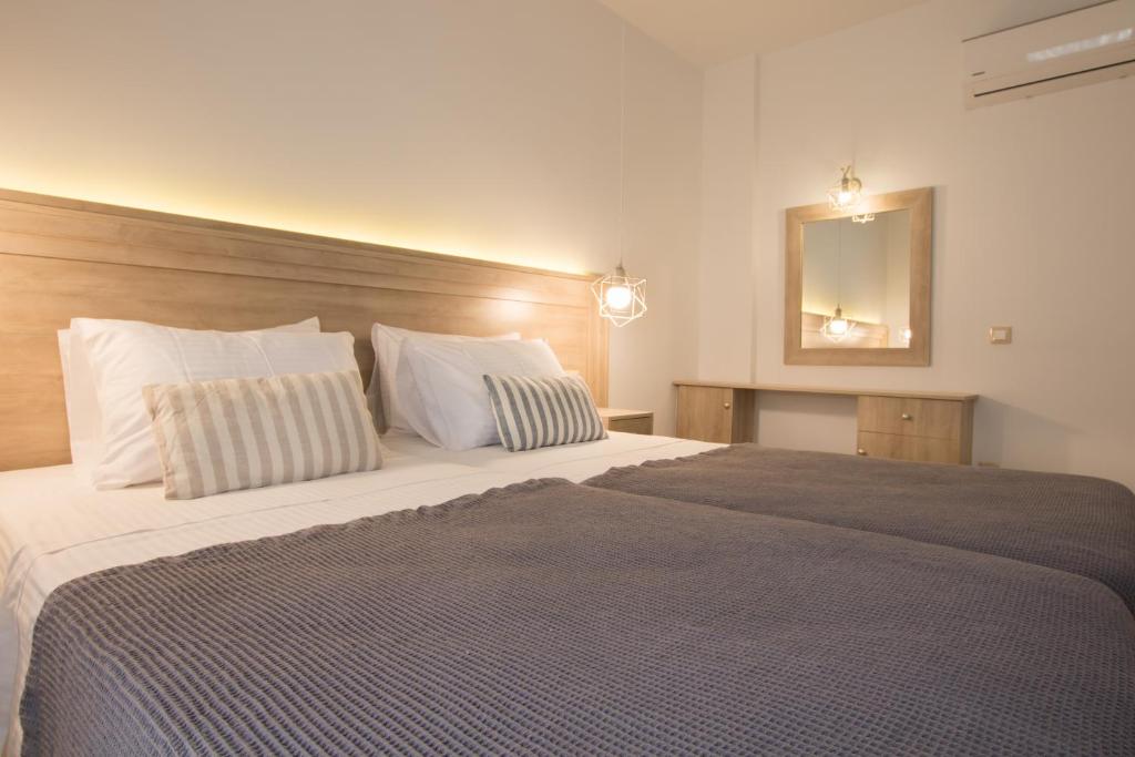 Posteľ alebo postele v izbe v ubytovaní Porfyris Studios and Apartments