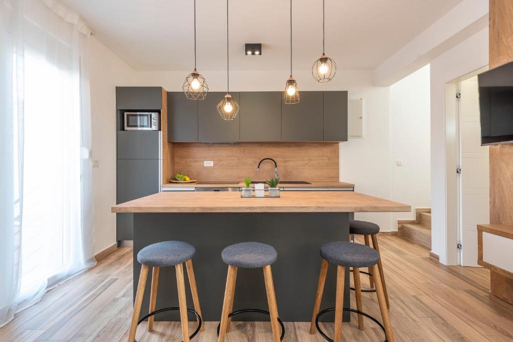 Kuchyň nebo kuchyňský kout v ubytování LUXURY APARTMENTS - LA VIR 3 & 4