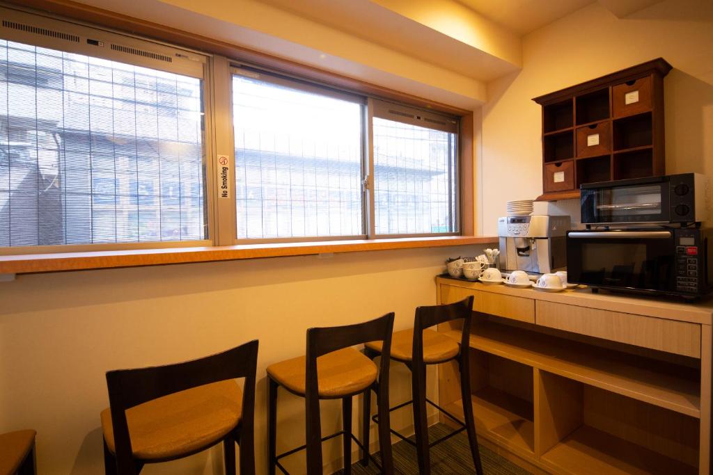 Kuchyň nebo kuchyňský kout v ubytování THE L.A. MART HOTEL KYOTO