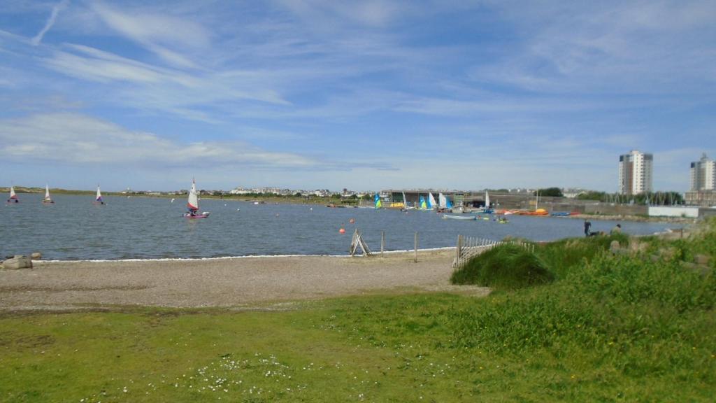 a large body of water with boats in it at TEA in Liverpool - Private - Quiet - Ground Floor - En-suite - Walk-in-shower in Liverpool