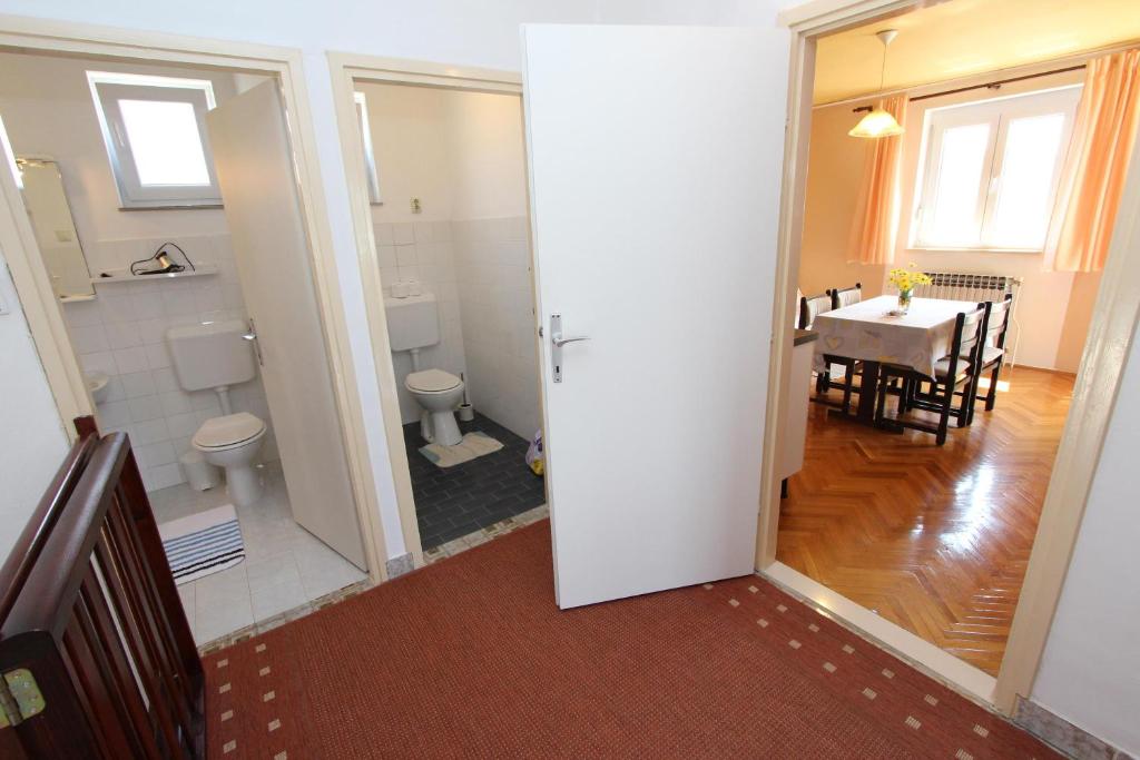 Łazienka w obiekcie Apartment Rokov